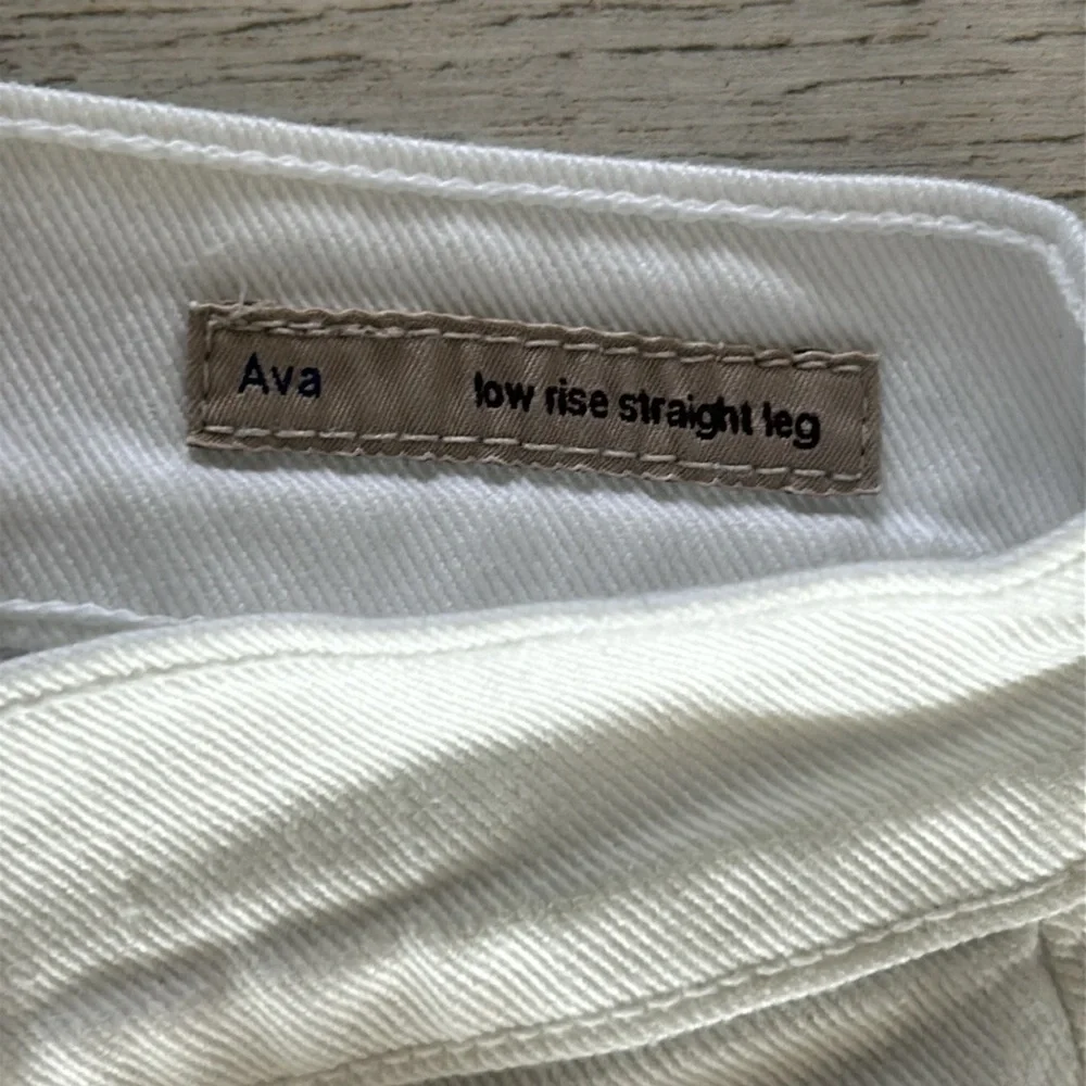 COH Ava low rise straight leg jeans in white size 26 long tall
